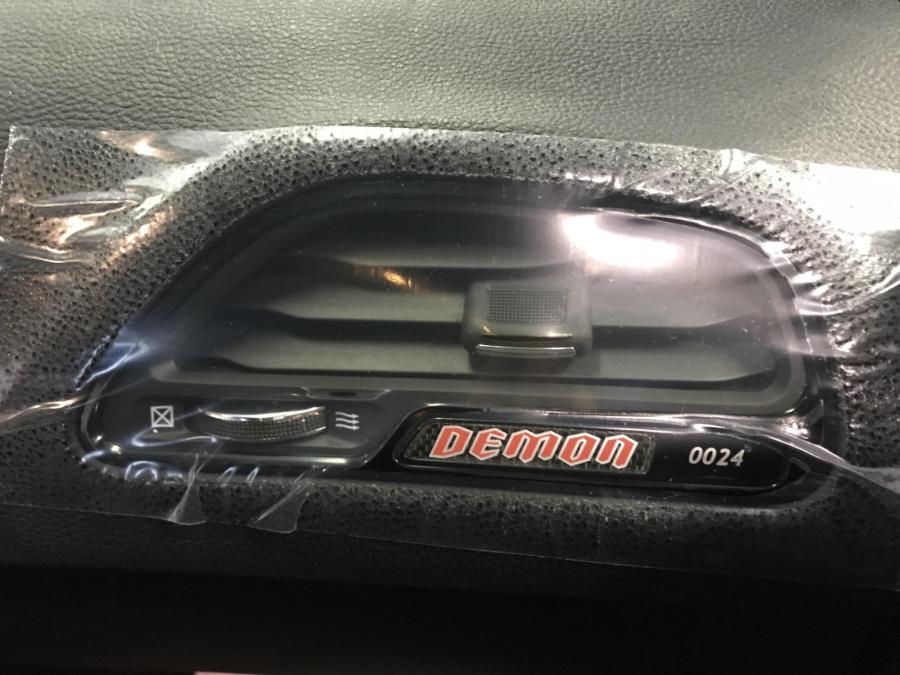 Детали интерьера Dodge Challenger SRT Demon (LC) 2018 года  (фото 63 из 162)